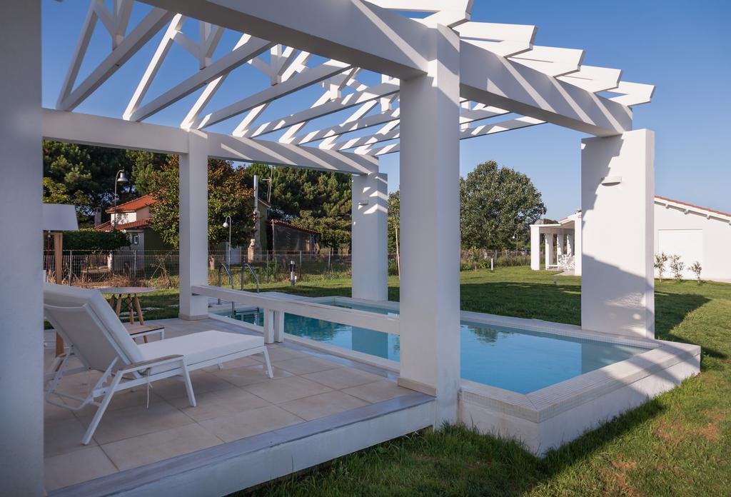 White Villas Douneika  外观 照片