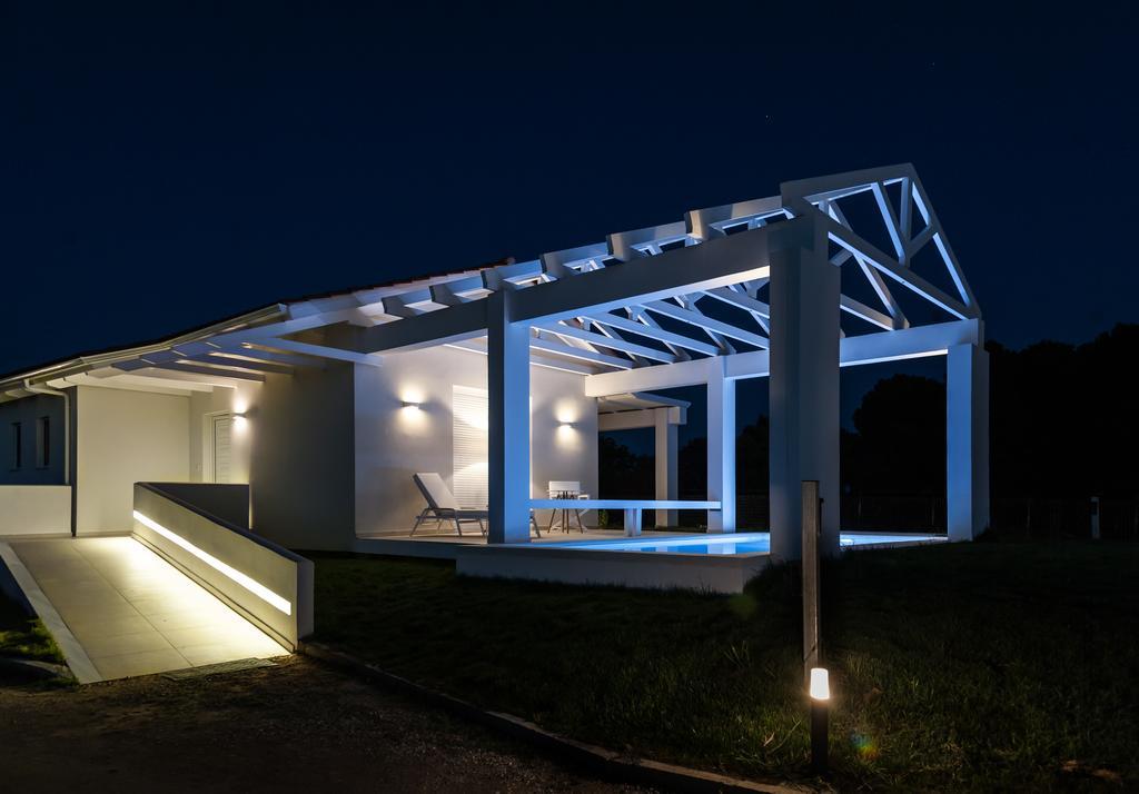 White Villas Douneika  外观 照片