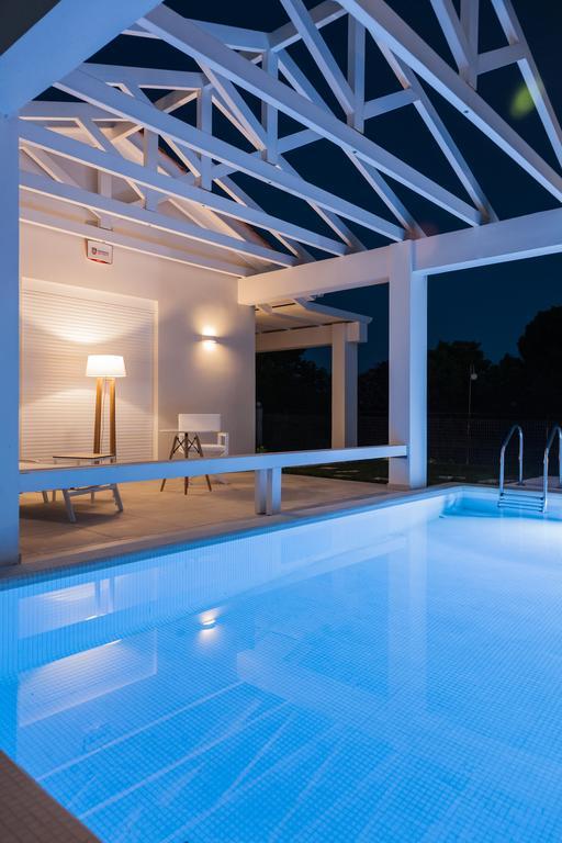 White Villas Douneika  外观 照片