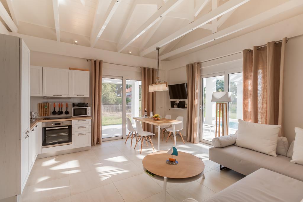 White Villas Douneika  外观 照片