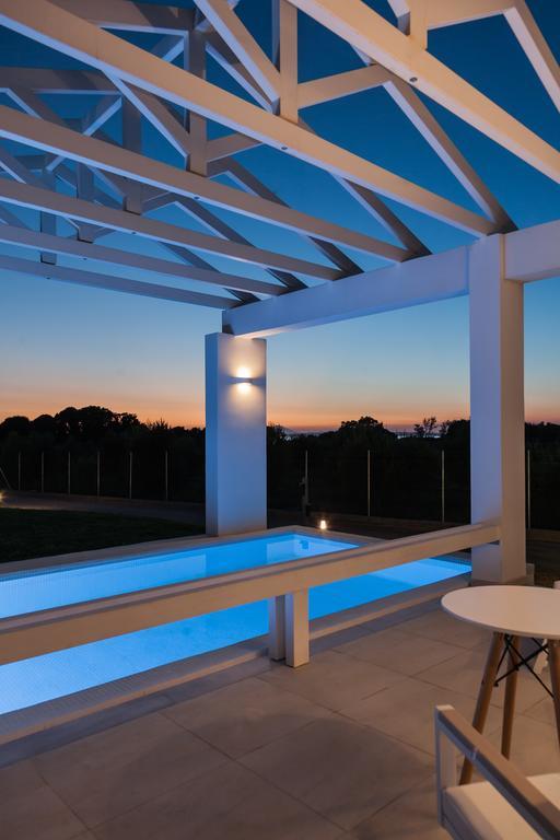 White Villas Douneika  外观 照片