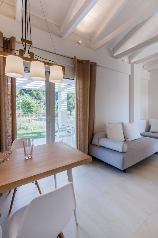 White Villas Douneika  外观 照片