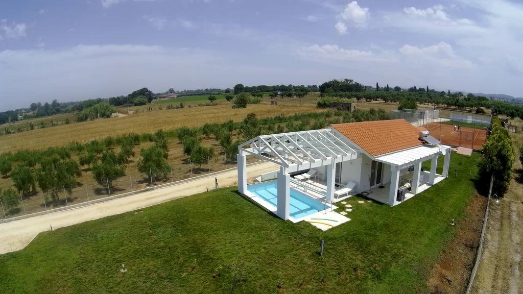 White Villas Douneika  外观 照片